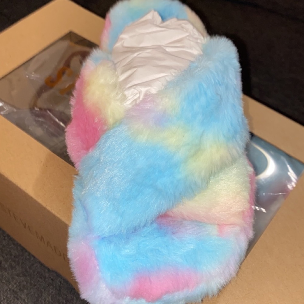 Steve Madden Fuzed slippers size 5 woman